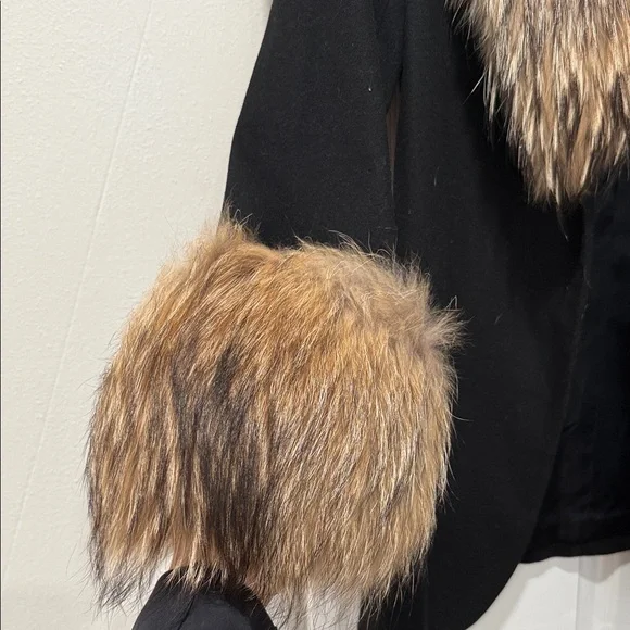 Chic Black Teddy Jacket with Faux Fur Accents - Picture 2 of 9